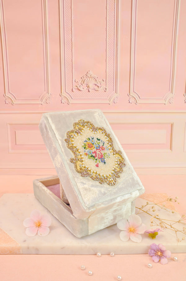 Marie Antoinette box